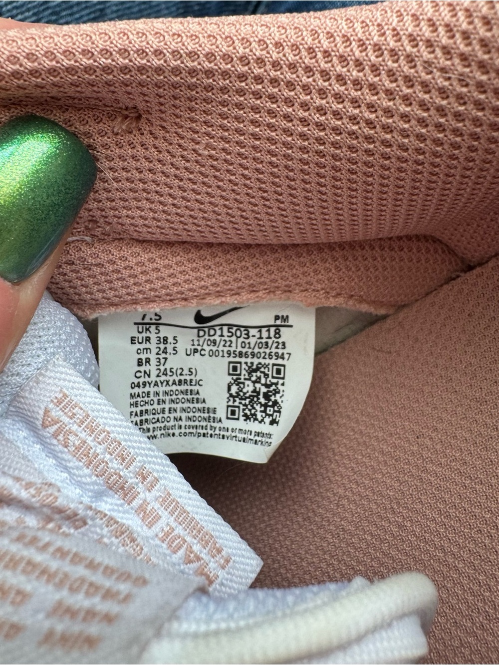 Nike White and Dusty Pink Low-Top Sneakers - Picture 4 of 4